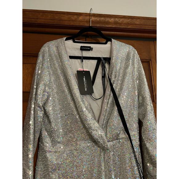 NWT PrettyLittleThing Women’s Silver Sequin Twist Front Party Mini Dress Size M - Picture 14 of 14